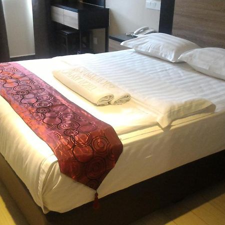 Galaxy Hotel Simpang Ampat  Экстерьер фото