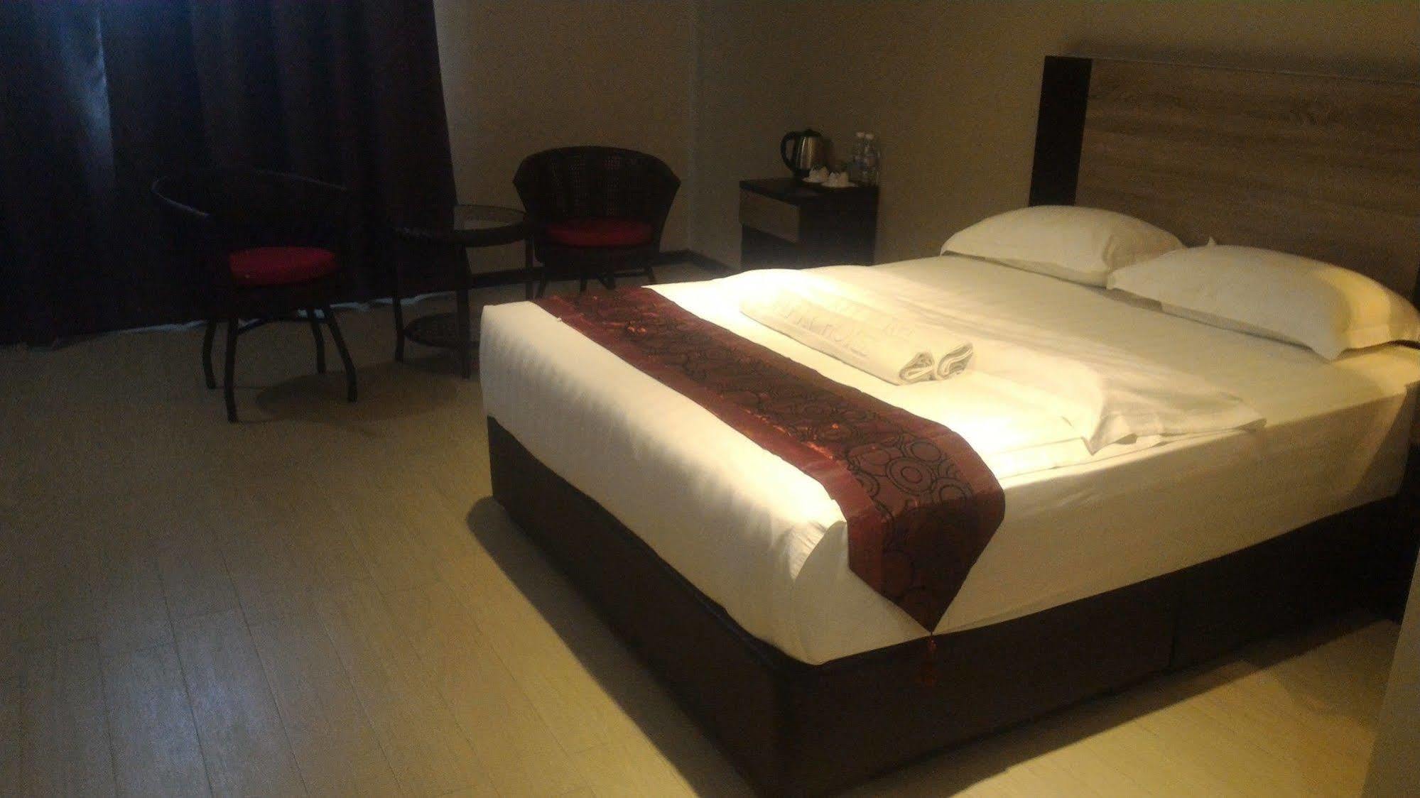 Galaxy Hotel Simpang Ampat  Экстерьер фото